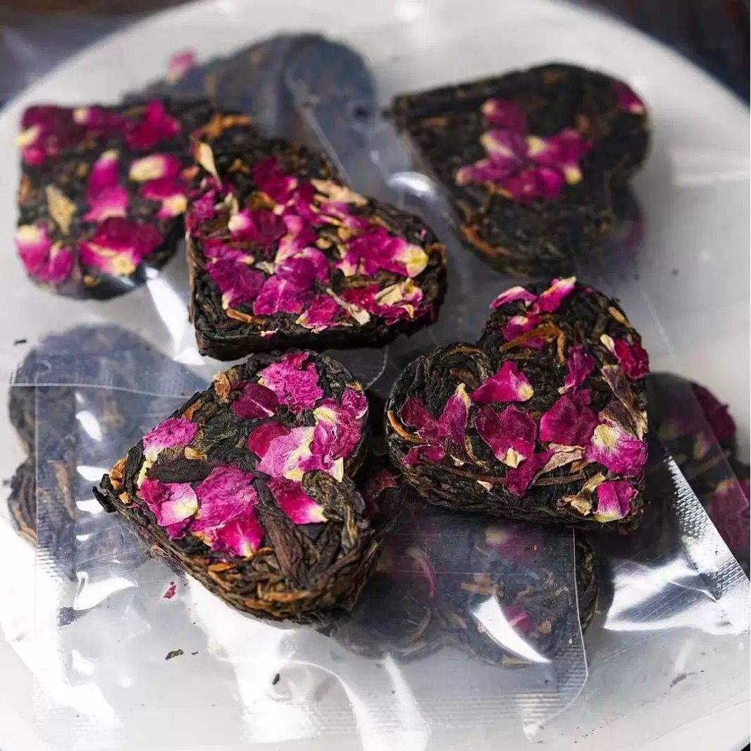 Sip Tea Tao，Heart‑Shaped Yunnan Dark Tea with Rose Petals