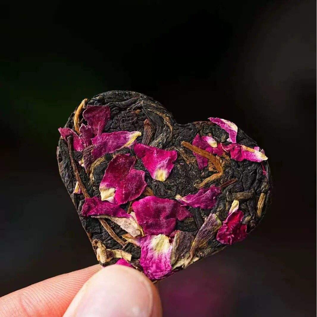 Sip Tea Tao，Heart‑Shaped Yunnan Dark Tea with Rose Petals